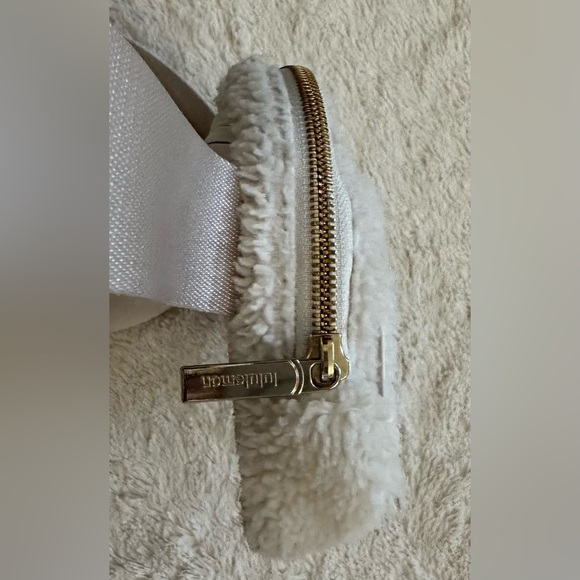 Lululemon Everywhere Fleece Belt Bag - Picture 6 of 16